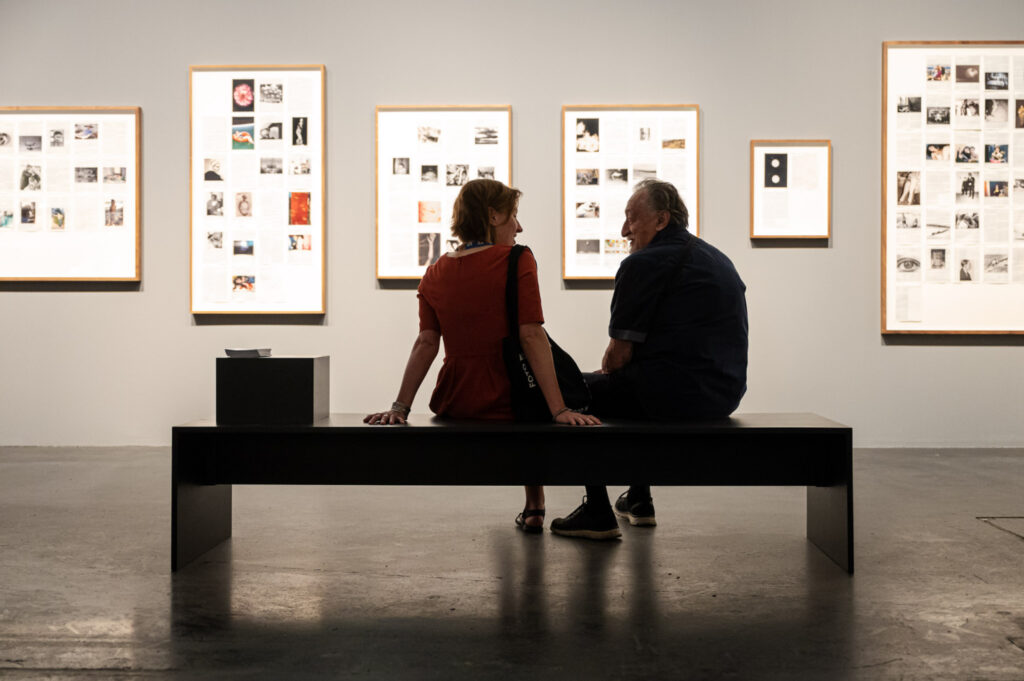 © Michael Seirer Photography — Eröffnung FOTO WIEN 2023: (von l. nach r.) Kateryna Radchenko (Kuratorin), Boris Mikhailov (Fotograf)