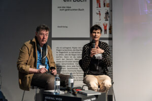 © Michael Seirer Photography — BOOK DAYS FOTO WIEN 2023: (von l. nach r.) Gerry Badger (Fotograf, Kurator), Tanja Lazetic (Fotografin)