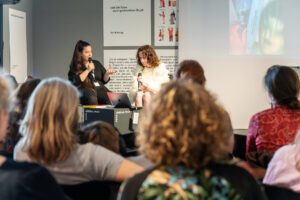 © Michael Seirer Photography — BOOK DAYS FOTO WIEN 2023: (von l. nach r.) Emese Mucsi (Kuratorin Robert Capa Center for Photography Budapest), Karolina Wojtas (Künstlerin)