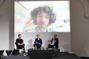 © eSeL.at - Lorenz Seidler — OPENING DAYS FOTO WIEN 2023: (von l. nach r.) Rafał Milach (Künstler, Mitglied MAGNUM Fotoagentur), Katja Müller-Helle (Professorin, Kunsthistorikerin Humboldt-Universität Berlin),Florian Ebner (Leiter der fotografischen Sammlung Centre Pompidou Paris)